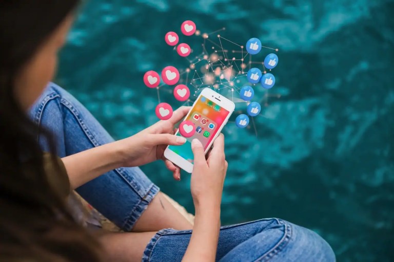 Person cleaning audience with an Instagram unfollow app